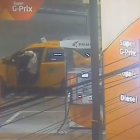 Cámaras de seguridad grabaron la persecución, hasta que se volcó el vehículo perseguido