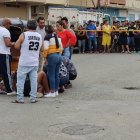 A los pocos minutos de ocurrido el asesinato, llegó la progenitora de la víctima.