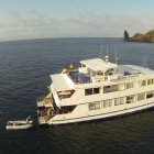 La embarcación de turismo Millenium naufragó a 50 millas de San Cristóbal, en Galápagos.