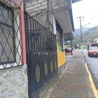 Cuando iba a ingresar por este portón, sobre la avenida Amazonas, atacaron a José Rivas Lozano.