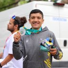 Richard Carapaz con la medalla de plata que ganó en la prueba de contrarreloj de los Juegos Panamericanos.