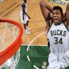 El ala pivot de Milwaukee tiene 10 años  en el equipo donde ya fue campeón en 2021.