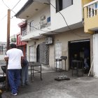 Quienes laboran en el taller resultaron ilesos luego del intento de robo. Los moradores piden que policías patrullen más seguido el sector.