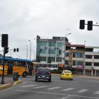 Por la falta de energía eléctrica, en las calles del centro de Machala hubo congestionamiento vehicular debido a que los semáforos estaban deshabilitados.
