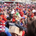 Los Spidermans tuvieron cita en el Obelisco, monumento histórico de Buenos Aires.