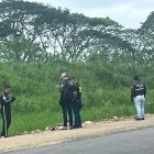 El cuerpo fue abandonado en una zanja a un costado de la vía.