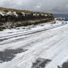 La nieve cubrió la carretera Ambato-Guaranda en todo el sector conocido como El Arenal.