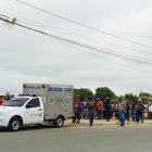Personal policial acudió a la escena del crimen para recoger el cadáver.