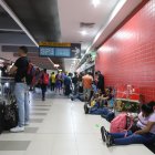 Gran afluencia de viajeros para el feriado del Día de difuntos en Ecuador.