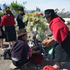 Familias se unen para la 'pampamesa'.