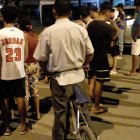 Moradores alarmados por el ataque junto a la vía.