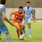 El ecuatoriano Jairo Vélez destaca como volante en Universidad César Vallejo de Perú.