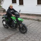 Cuando va por las calles, la ‘pípol’ le grita por su ‘chapa’, El Grindio.