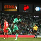 El zaguero ecuatoriano Félix Torres suma cuatro goles con el Santos Laguna de México.