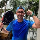 Guschmer fue aspirante a la Prefectura del Guayas por el movimiento Renovación Total (RETO). Es comentarista deportivo. Fue electo concejal de Guayaquil en los comicios del 2019.