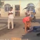 Algunas personas se quedaron ‘como el pavo’ ante la arrastrada que una mujer le dio a otra.