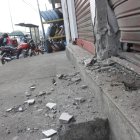 En un local de la avenida Casuarina quedó un orificio de unos 45 centímetros de diámetro a causa de un estallido