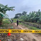 Según la policía, una de las víctimas fue asesinada en otro sector y la botaron en el camino.