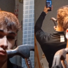 En la red social TikTok, el usuario gino.benetti hizo hasta un tutorial de cómo se moldeaba la cara a martillazos.