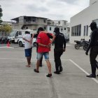 Los sospechosos escapaban en una motocicleta por la vía a Daule, donde finalmente los atraparon.