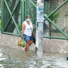 El contacto con el agua de las lluvias puede ser perjudicial, afirma el infectólogo Alemán.