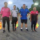 En 2007, el exárbitro Fifa, Félix Badaraco (azul), recibió un machetazo por parte de un hincha.