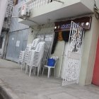 En una casa, familiares de los difuntos tenían todo listo para velarlos.