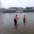 Pescadores de la zona ayudaron a buscar el cuerpo del chico.