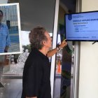 Familiares y amigos del  comentarista deportivo Rómulo Barcos llegaron a la sala de velación para despedirlo.