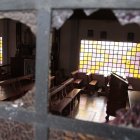 Algunos vidrios de la capilla han sido destruidos. Los moradores temen que sea una estrategia para luego robar cualquier objeto.