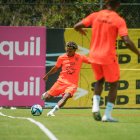 Angelo Preciado estará en la alineación ante Venezuela.