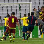 2015: El arquero de Ecuador, Esteban Dreer (2d), disputa el balón con Christian Santos (d), de Venezuela el martes 17 de noviembre de 2015, durante un juego en el estadio Cachamay, en la ciudad de Puerto Ordaz (Venezuela), por las eliminatorias suramericanas al Mundial Rusia 2018.