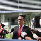 El jurista Erwin Romero dio declaraciones en los exteriores de la Inspectoría General de la Policía Nacional, la mañana del jueves 16 de noviembre de 2023.