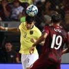 Piero Hincapié, en acción, en el Venezuela vs. Ecuador.