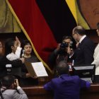 Henry Kronfle (der.) fue elegido como presidente de la Asamblea.