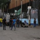 Balearon a una persona fuera del mercado de vívere de El Recreo V etapa, en Durán.