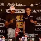 El tricolor Alexander Espinoza (i) y el mexicano Néstor Alonso (d) están listos para enfrentarse en una combate a ocho asaltos.