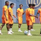 Robert Arboleda (i) resaltó el buen grupo que se ha formado en el combinado nacional.