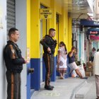 El robo se dio en el interior de un supermercado.