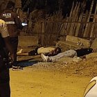 Los dos jóvenes estaban conversando cuando fueron sorprendidos a ‘plomo’.