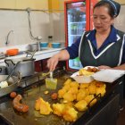 Las vendedoras de los mercados indicaron que el secreto en la preparación radica en la calidad de la papa, así como del chorizo.