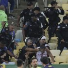 Hubo líos en los graderíos del Maracaná.