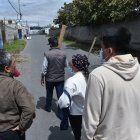 Los moradores están listos para atrapar a cualquier delincuente y darle su merecido. Se han organizado.