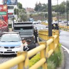 El vehículo blindado que iba con los custodios fue investigado por los policías.