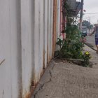 Uno de los sucesos ocurrió fuera de un punto donde se lavaba carros. Casas aledañas quedaron con huecos de balas