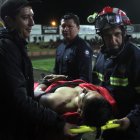 Robert Cabrera, el árbitro que sufrió el accidente en la cancha cuando lo llevaban en la ambulancia.