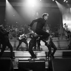 Luis Miguel se cayó haciendo una de sus acrobacias en un conciertos