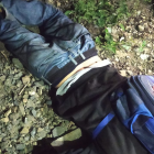 Sujetos en una moto le dispararon.