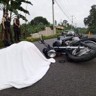 Un hombre perdió la vida en su moto.