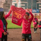 La familia del Pollo en la cancha, Rossy Bravo, su esposa, y su mejor fans, su hija Pía Salomé López Bravo.